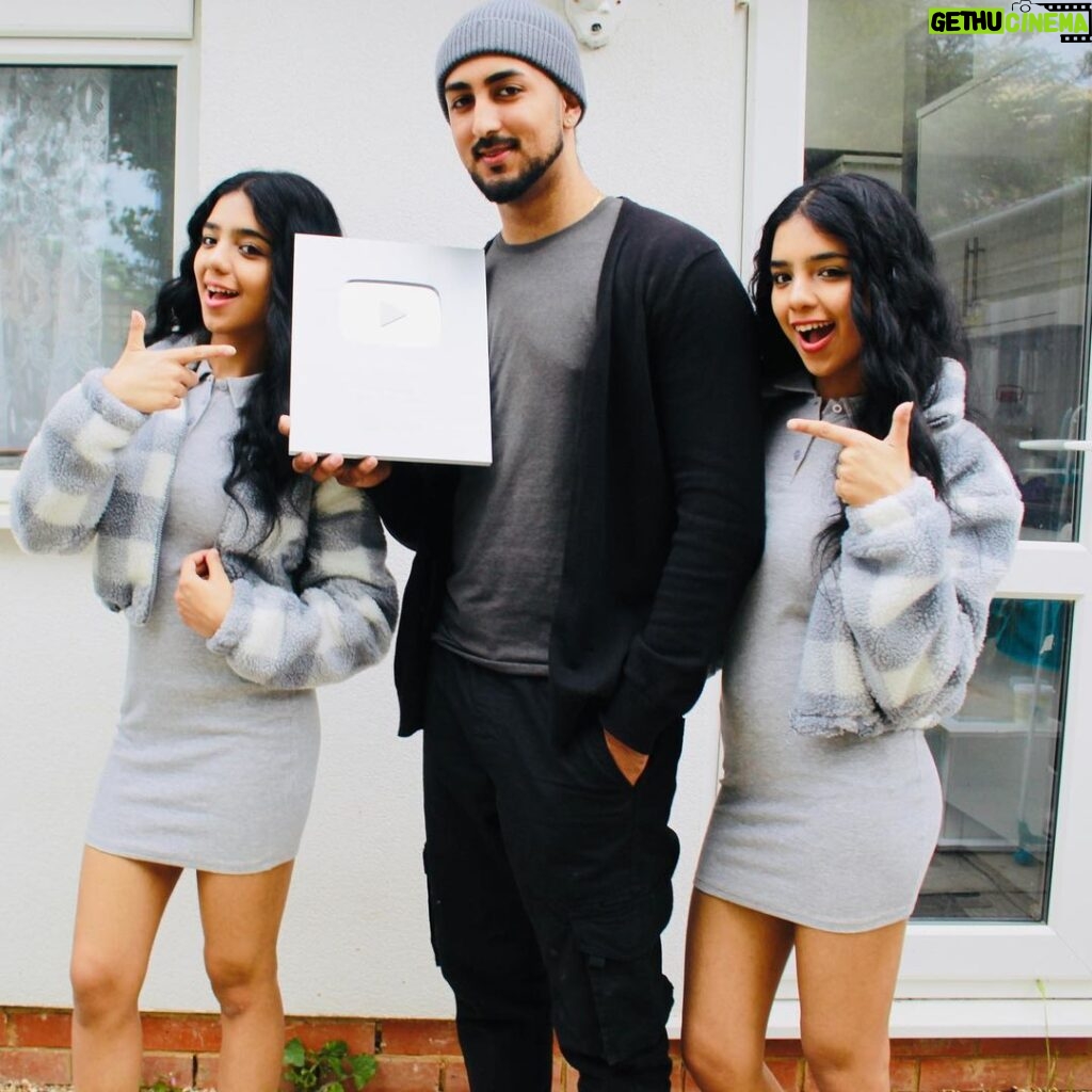 Ishveen Gulati Instagram - Dream Came True - 100K YouTube Play Button🥺🙏Never Thought We Were Going To Come This Far. Thank You So Much Waheguru Ji And Famm For Making This Happen Dreams Do Come True @amxn.sg @mummyvleenam @papavleenam ♥️🧿