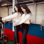 Ishveen Gulati Instagram - Wanna play golf?⛳️Swipe!! Thank you for all the love❤️ 📸photo credits @amxn.sg #teamvleenam #mirrortwins
