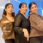 Ishveen Gulati Instagram - Mumma🙈❤️#teamvleenam #mirrortwins @mummyvleenam