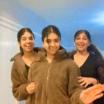 Ishveen Gulati Instagram – @mummyvleenam 🧿 #teamvleenam #mirrortwins #twins #twin ✨