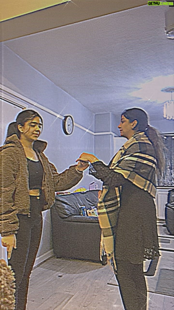 Ishveen Gulati Instagram - Blooper with @mummyvleenam 🤍 #teamvleenam #mirrortwins #twins #twin ✨
