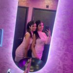 Ishveen Gulati Instagram – Always look on the pink side of life…..💗

#teamvleenam #mirrortwins #twins #twin ✨