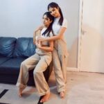 Ishveen Gulati Instagram - Good time, not a long time….🤍 OUTFIT: @boohoo ✨ #teamvleenam #mirrortwins #twins #twin #london #uk