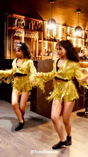 Ishveen Gulati Instagram - Laila mein laila dance🙈❤️#teamvleenam #mirrortwins