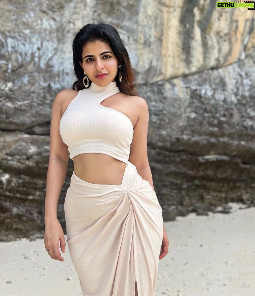Iswarya Menon Instagram - Felt like a 🧜🏼‍♀️ out of the ocean 🌊 🫶🏼 . #vacayvibes🌴 #throwback #bye2023