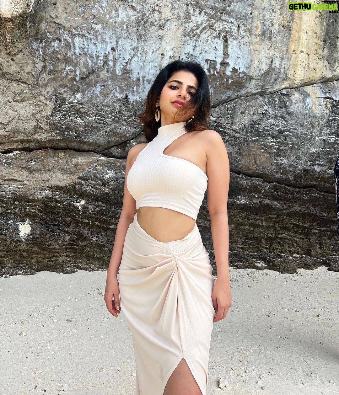 Iswarya Menon Instagram - Felt like a 🧜🏼♀️ out of the ocean 🌊 🫶🏼 . #vacayvibes🌴 #throwback #bye2023