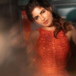 Iswarya Menon Instagram - Can’t think of a caption! 🤔 So why don’t you get creative and write one for me? 🧡😝 . 📷 @storiesbypreetham 📸 @labelnehagangolli @ramya_mua @preethinarayanan @saree_drapist_kalai_hairstyle @pepperfry