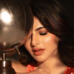 Iswarya Menon Instagram - Can’t think of a caption! 🤔 So why don’t you get creative and write one for me? 🧡😝 . 📷 @storiesbypreetham 📸 @labelnehagangolli @ramya_mua @preethinarayanan @saree_drapist_kalai_hairstyle @pepperfry