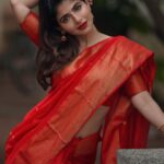 Iswarya Menon Instagram – Wᴇᴀʀɪɴɢ ᴛʜᴇ ᴘᴇʀғᴇᴄᴛ ʀᴇᴅ ғᴏʀ ᴀ ᴘᴇʀғᴇᴄᴛ Cʜʀɪsᴛᴍᴀs! ❤️
#ᴍᴇʀʀʏᴄʜʀɪsᴛᴍᴀs ᴀʟʟ ᴏғ ʏᴏᴜ 💋
P.s ᴀʟᴡᴀʏs ᴀ sᴀʀᴇᴇ ɢɪʀʟ 🫶🏼
.
📸 @camerasenthil 
@thepallushop 
@jeevithamakeupartistry 
#priya
@aaranyarentaljewellery 
@rrajeshananda