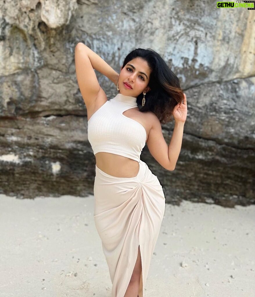 Iswarya Menon Instagram - Felt like a 🧜🏼‍♀️ out of the ocean 🌊 🫶🏼 . #vacayvibes🌴 #throwback #bye2023