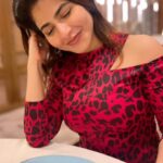 Iswarya Menon Instagram – Two things that make me smile ♥️
YOU (yes Youuuu!!!) & food 💋 
In that exact order 😉🫶🏼
& also addicted to this song 🎶