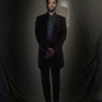 Jackky Bhagnani Instagram - Style vibe: a pinch of Desi, a dash of black 🖤 outfit : @perniaspopupshopmen @amitarora_official Styled by: @styledbypritibuxani Assisted by: @parisajnani Shot by: @realvision333