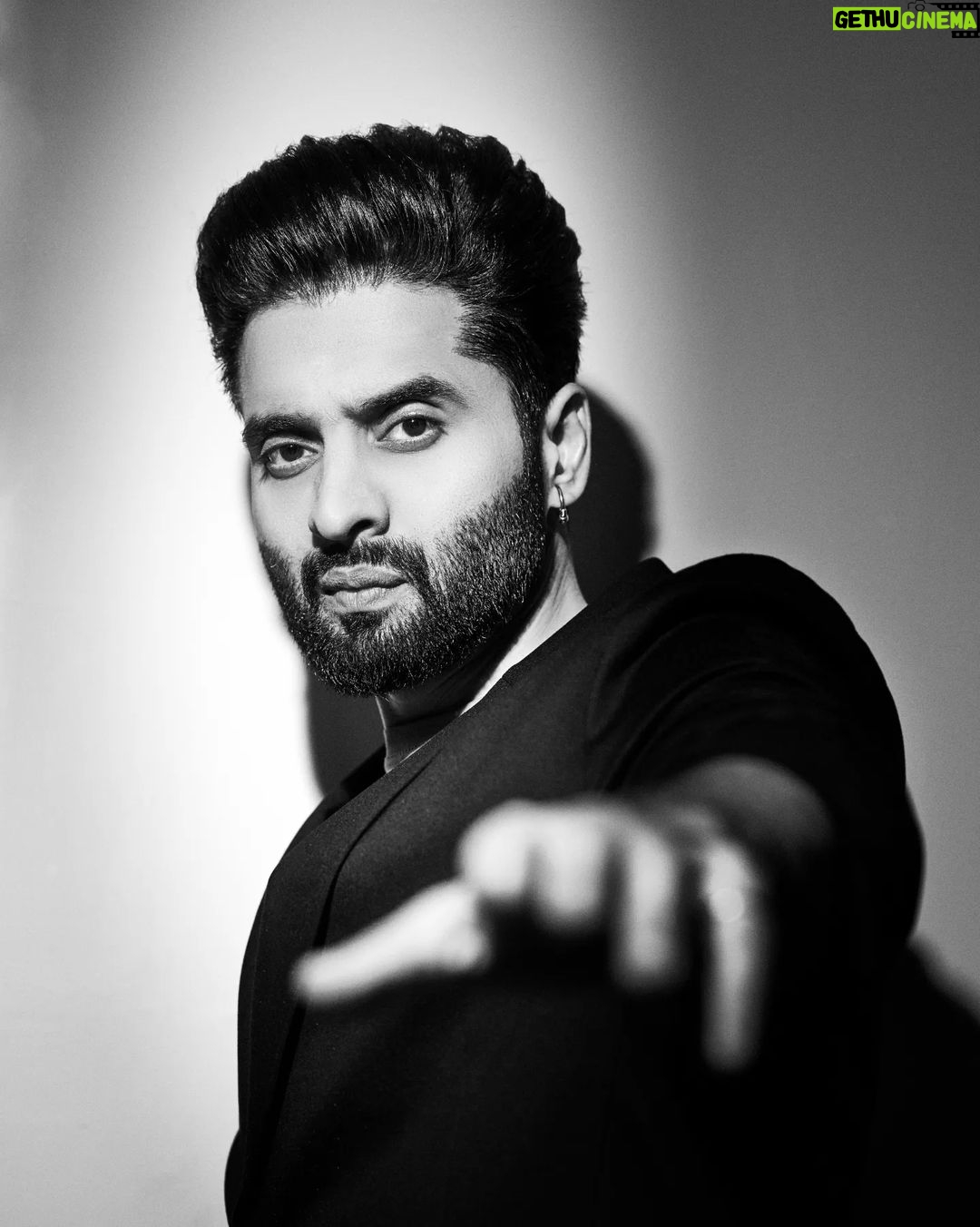 Jackky Bhagnani Instagram - The Classic B&W 💯 #StyleWithJB Outfit @collectiveindia Blazer @hugo_official Trouser @paige Styled by @anshikaav Assisted by @bhatia_tanisha HMU by @officialbmshairstyle Shot by @realvision333