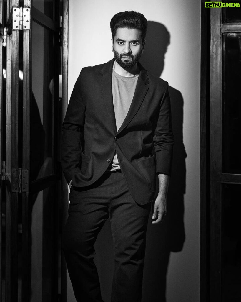 Jackky Bhagnani Instagram - The Classic B&W 💯 #StyleWithJB Outfit @collectiveindia Blazer @hugo_official Trouser @paige Styled by @anshikaav Assisted by @bhatia_tanisha HMU by @officialbmshairstyle Shot by @realvision333