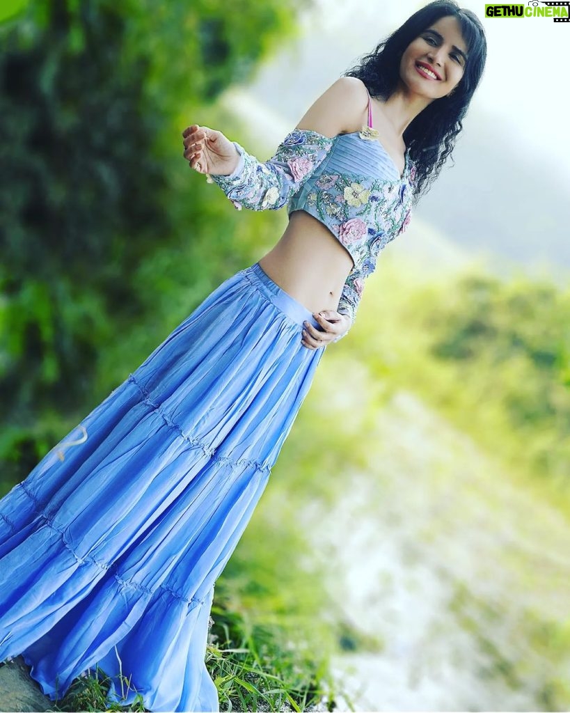 Jashn Agnihotri Instagram - guys @labelsakshibhati is one of my favourite labels when it comes to #fusionwear #indianfashion #dayweareventdresses #eveningdresses #festivewear & #customclothing....& this beautiful outfit that I am wearing in particular makes a powerful statement as an awesome #indianfusion #couture....so quickly go check out their unique collection to order your favourite one ❤️