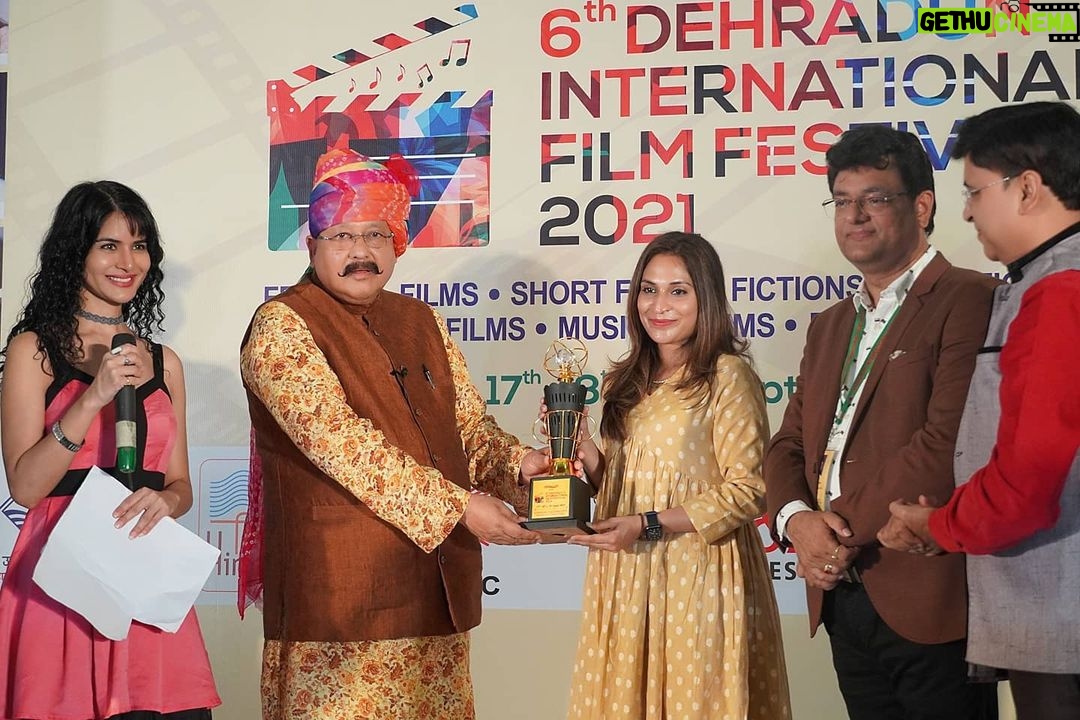 Jashn Agnihotri Instagram - #diff2021 #closingceremony #inpictures #orderwise #mitavashisht #akhilendramishra #vindudarasingh #aishwaryarajnikanth #aarushinishank #victorbanerjee #kcbokadia #tourismminister