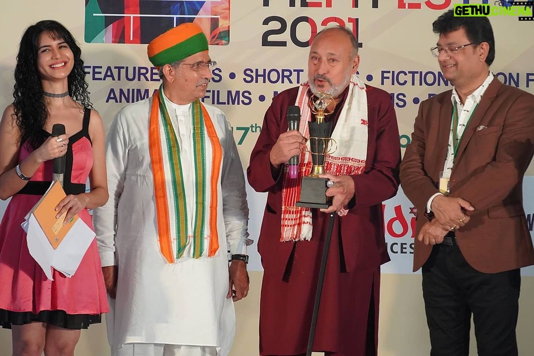 Jashn Agnihotri Instagram - #diff2021 #closingceremony #inpictures #orderwise #mitavashisht #akhilendramishra #vindudarasingh #aishwaryarajnikanth #aarushinishank #victorbanerjee #kcbokadia #tourismminister