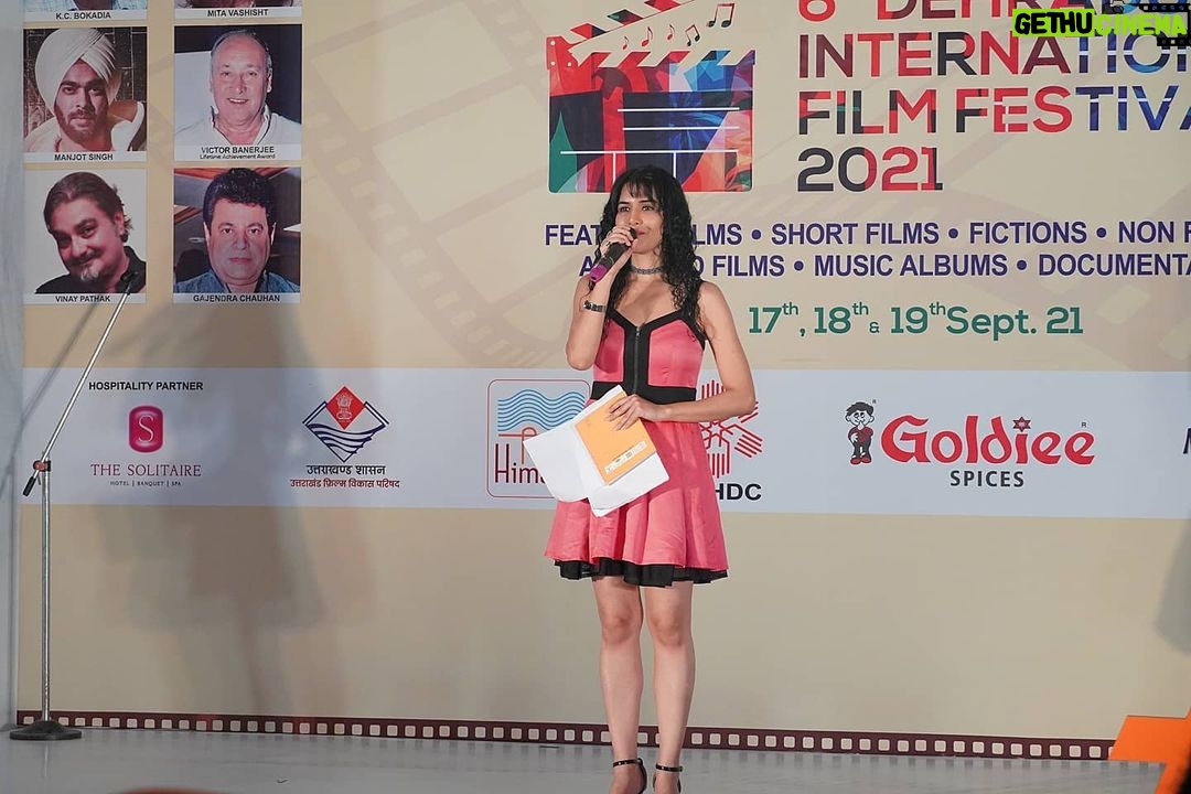 Jashn Agnihotri Instagram - #diff2021 #closingceremony #inpictures #orderwise #mitavashisht #akhilendramishra #vindudarasingh #aishwaryarajnikanth #aarushinishank #victorbanerjee #kcbokadia #tourismminister