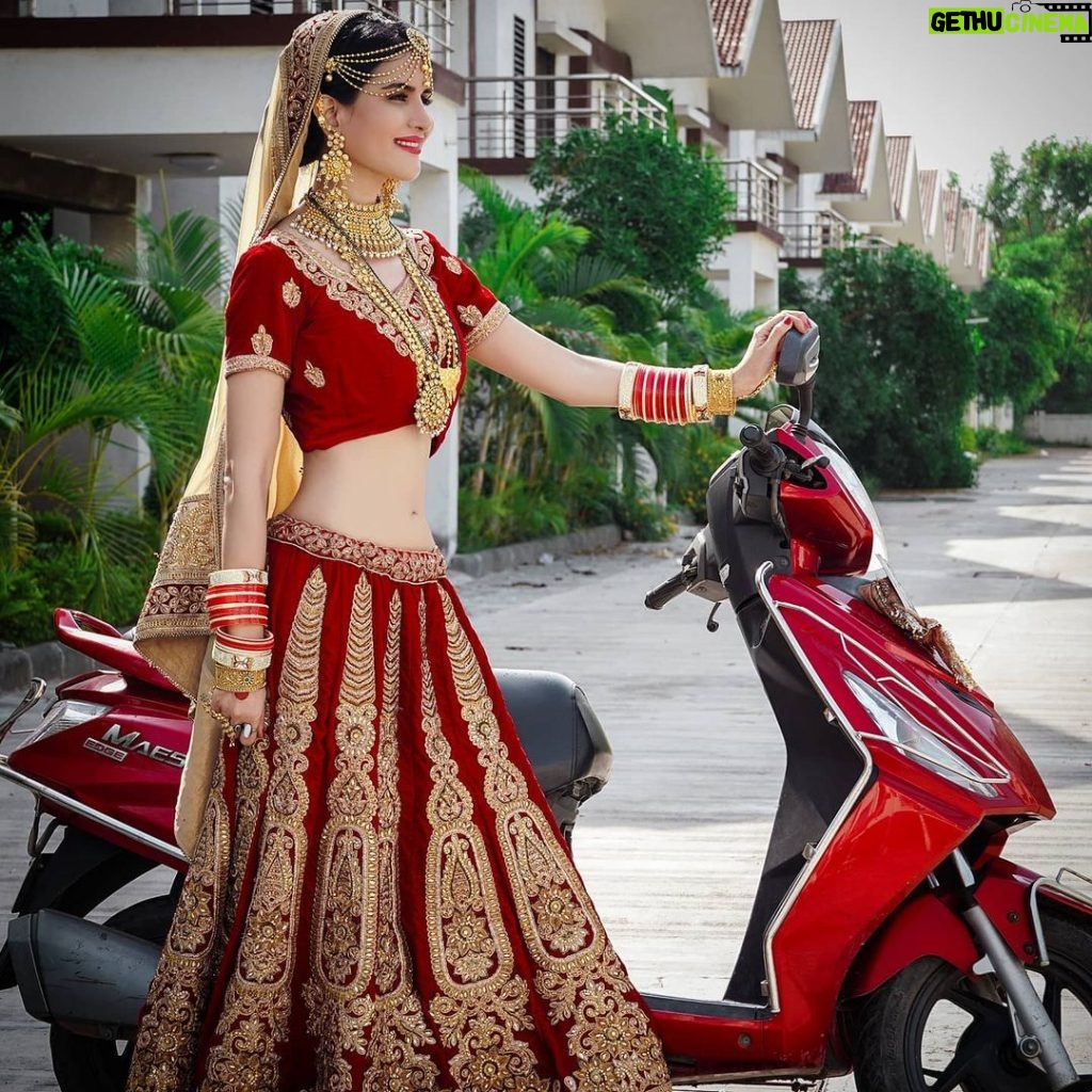 Jashn Agnihotri Instagram - You all #caption 😊❤️ #shootpic #bridalgetup