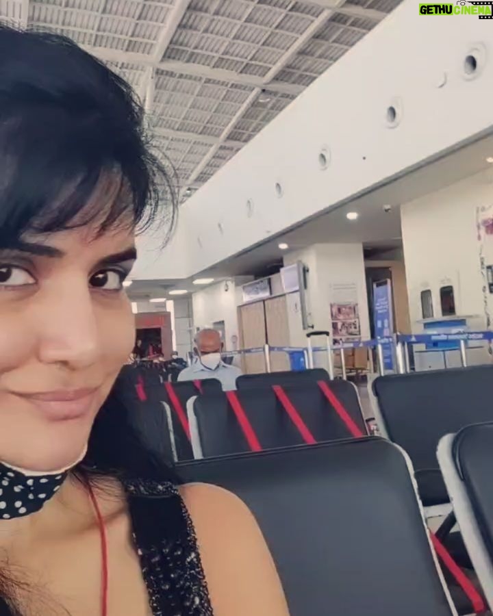 Jashn Agnihotri Instagram - #airportboomerang #airportfun #shootwrap #nomakeup #nofilter ❤️