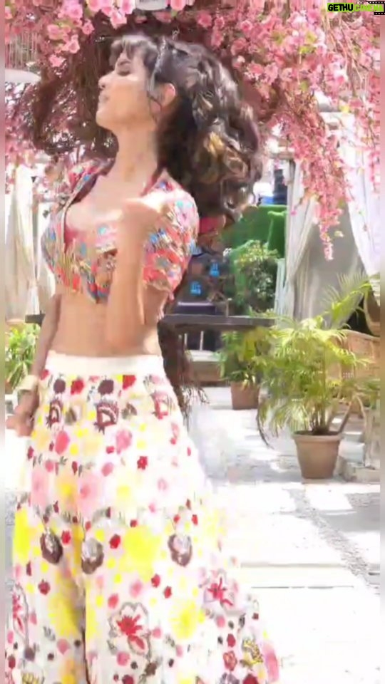 Jashn Agnihotri - 90.4K Likes - when the #costume should have been anything but a #lehenga for this track 🙈❤️