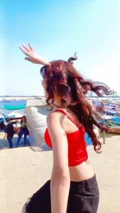 Jashn Agnihotri Instagram - when you squeeze time to make a #reel on #set ❤️ #varanasi #shoot at #gangaghat #memories