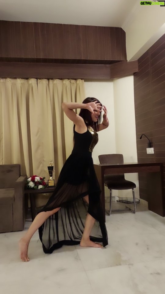 Jashn Agnihotri - 102.3K Likes - #hotelroom #masti #reels post the #show 🙈❤️