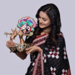 Jasmine Rath Instagram – “🎉🛒 This Durga Puja, my online shopping game just got more exciting! 🪔🛍️ @utkalikaofficial’s online store (www.utkalikaOdisha.com) is where the magic happens, and they’re rolling out fantastic deals as part of their Durga Puja Offer. 🙌💫

From stunning handcrafted pieces to vibrant attire, their collection beautifully captures the essence of Odisha. 🏡✨ Don’t miss out on these festive steals – shop now and make your celebrations even more special! 🪆🥳

 #Utkalika #HandloomLove #handicrafts