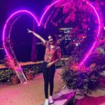Jasmine Rath Instagram – Love me like you do💕

#jasminerath #nightphotography Durgam Cheruvu