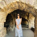 Jasmine Rath Instagram – Tired feet, happy heart 🤍

#jasminerath Golconda Fort, Telengana.