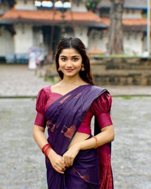 Jasnya Jayadeesh Instagram - Vadakkumnathan 🕉️🙏🏻🤍
Saree @ar_handlooms_kuthampully 🤍
📸 @neethu_jayan2 🤍