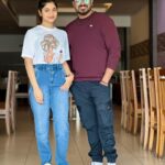 Jasnya Jayadeesh Instagram – Finally we met @bibingeorge.onair after planning for so long ❤️🥰
Such an energetic vibrant person u are 🥹❤️it was amazing meeting u etta 🥰❤️
Pc @arun_anedath ❤️