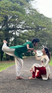 Jasnya Jayadeesh Instagram - Dancing is my therapy, my happy place, and my love language. ❤️🤍 one more with @arjun_krishnan_nair ❤️ . Vc @arun_anedath 🤍❤️ . @bhavaragam @indian_classical_nrityaa @indian_classical_nrityakar @indian_classical_culture @indianartgallery . #reelinstagram #reelitfeelit #holareels #viralvideos #reelmalayalam