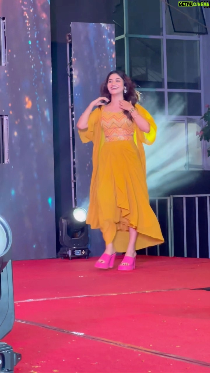 Jasnya Jayadeesh Instagram - These love is all I need 🤌🏻❤️🥹🤗 From yesterdays event @sobhacitymall .. @myradio90fm 🥰 Thank you @rr_rahulravi etta and @asvimalayalamaswathy chechi 🥰 it was so nice meeting you ❤️ . Blouse designed by @classymissyin Dop 📸 @arun_anedath