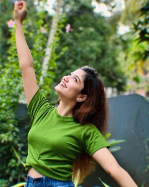 Jasnya Jayadeesh Instagram - Going wid green tdy 🍃🤍
Some lazyyyy clicks show off 🤌🏻🫠
📸 @arun_anedath