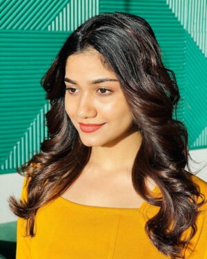 Jasnya Jayadeesh Instagram - Finally ditched my previous hair colour 😜❤️🥰
Thank you @luxeivysalon.guruvayur ❤️