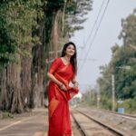 Jasnya Jayadeesh Instagram – Red saree series 🫶🏻❤️ Swipe 👉🏻👉🏻👉🏻 comment ur fav one 
Stills @ajay_prabhakar_ ❤️
Dop @pranavcsubash_photography ❤️
.
.
.
#insta #instagood #instapost #instamood ##instaphoto #instalike #instafashion #instaviral #instadaily #pic #picoftheday #explorepage #explore #photoshoot