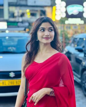 Jasnya Jayadeesh Instagram - She had a flair for doing things in a very elegant way. ❤️
📸 @arun_anedath ❤️