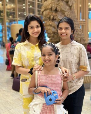 Jasnya Jayadeesh Instagram - En route Sydney (Australia)❤️
@devanandha.malikappuram 😘
@sreyajayadeepofficial____ ❤️