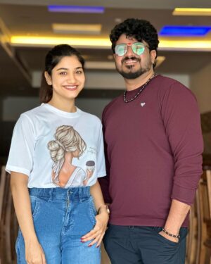 Jasnya Jayadeesh Instagram - Finally we met @bibingeorge.onair after planning for so long ❤️🥰
Such an energetic vibrant person u are 🥹❤️it was amazing meeting u etta 🥰❤️
Pc @arun_anedath ❤️