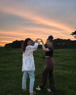 Jasnya Jayadeesh Instagram - Friendship isn’t about being normal, it’s about being crazy together. @sreyajayadeepofficial____ 😈❤️
.
Pc @devanandha.malikappuram ( it was her idea to capture this photo in this frame also the pose 😁 ) ❤️