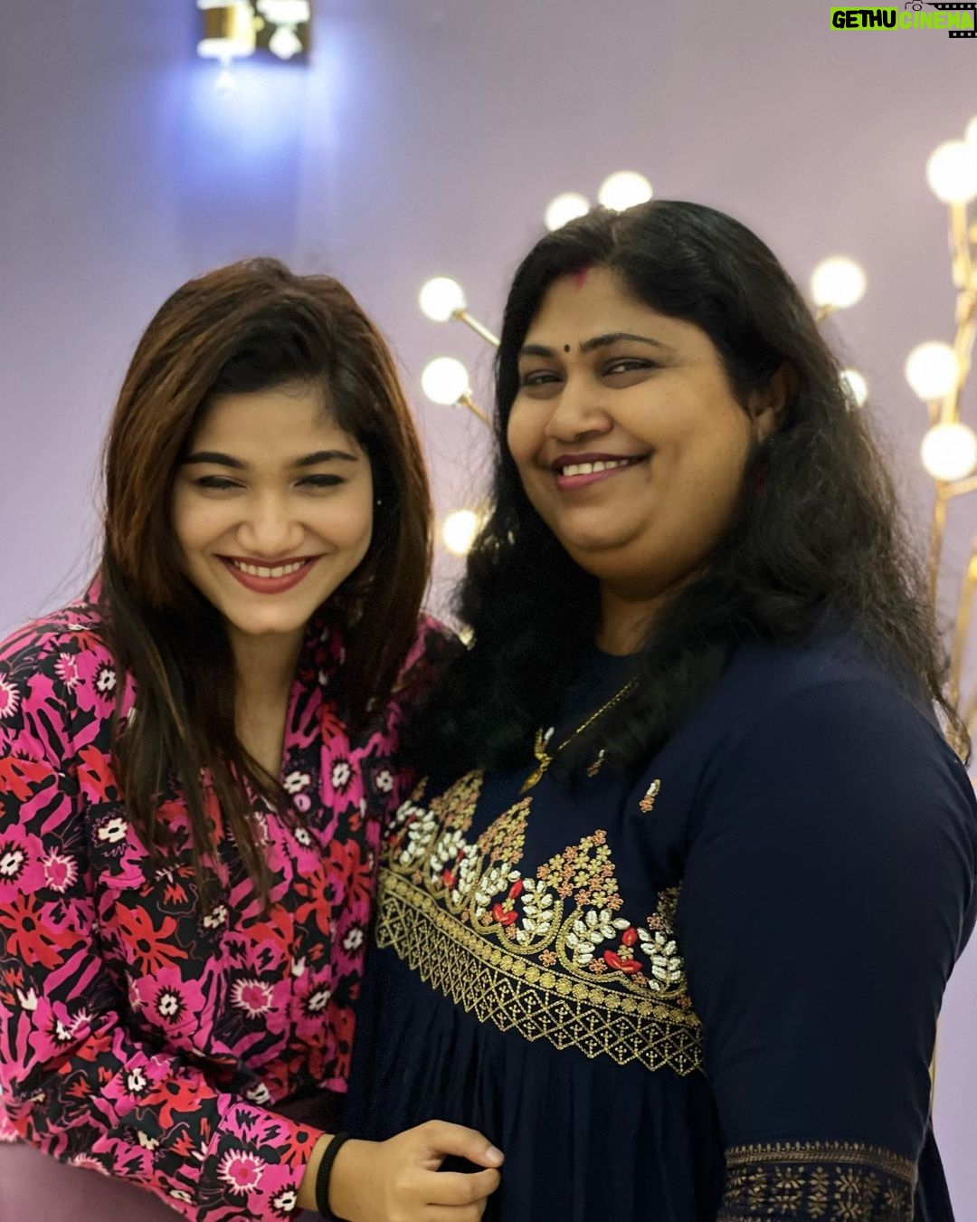 Jasnya Jayadeesh Instagram - Happy birthday to the Wonderwoman of my life 😘❤️ @neethu_jayan2 amma You've taught me everything I know, guided me through life's most difficult moments, and inspired me to keep going along the way. Words will never explain just how much that means to me. Trust me , you are the strongest lady I’ve ever came across ❤️