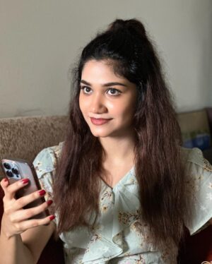 Jasnya Jayadeesh Instagram - Posting some random dumb pics 😁❤️comment ur fav 😜
📸 @neethu_jayan2 ❤️😘