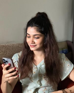 Jasnya Jayadeesh Instagram - Posting some random dumb pics 😁❤️comment ur fav 😜
📸 @neethu_jayan2 ❤️😘