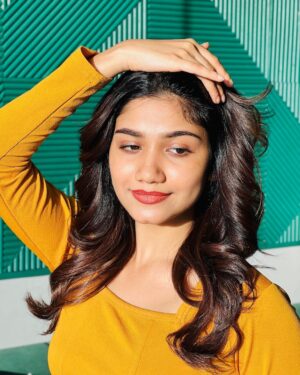 Jasnya Jayadeesh Instagram - Finally ditched my previous hair colour 😜❤️🥰
Thank you @luxeivysalon.guruvayur ❤️
