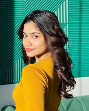 Jasnya Jayadeesh Instagram - Finally ditched my previous hair colour 😜❤️🥰
Thank you @luxeivysalon.guruvayur ❤️