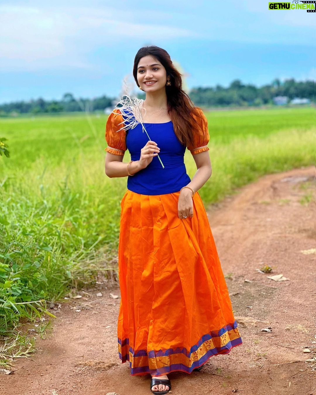 Jasnya Jayadeesh Instagram - തൃക്കാർത്തികാദിനാശംസകൾ 🥰❤️ Swipe 👉🏻👉🏻 👗 @classymissyin ❤️ 📸 @arun_anedath ❤️