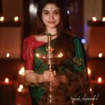 Jasnya Jayadeesh Instagram - Greetings on Deepavali! May the fireworks convey a message of prosperity and optimism on this day of light, hope this Diwali will fill your life with brightness and prosperity. Advanced Happy Diwali 🪔❤️🥰. 👗 @ar_handlooms_kuthampully ❤️ 📸 @sajeesh_blackstone ❤️