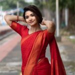 Jasnya Jayadeesh Instagram – Red saree series 🫶🏻❤️ Swipe 👉🏻👉🏻👉🏻 comment ur fav one 
Stills @ajay_prabhakar_ ❤️
Dop @pranavcsubash_photography ❤️
.
.
.
#insta #instagood #instapost #instamood ##instaphoto #instalike #instafashion #instaviral #instadaily #pic #picoftheday #explorepage #explore #photoshoot