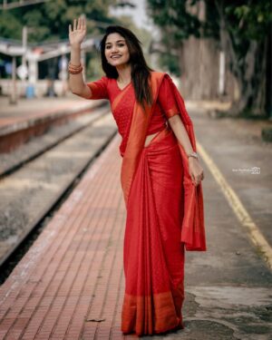 Jasnya Jayadeesh Instagram - Red saree series 🫶🏻❤️ Swipe 👉🏻👉🏻👉🏻 comment ur fav one 
Stills @ajay_prabhakar_ ❤️
Dop @pranavcsubash_photography ❤️
.
.
.
#insta #instagood #instapost #instamood ##instaphoto #instalike #instafashion #instaviral #instadaily #pic #picoftheday #explorepage #explore #photoshoot